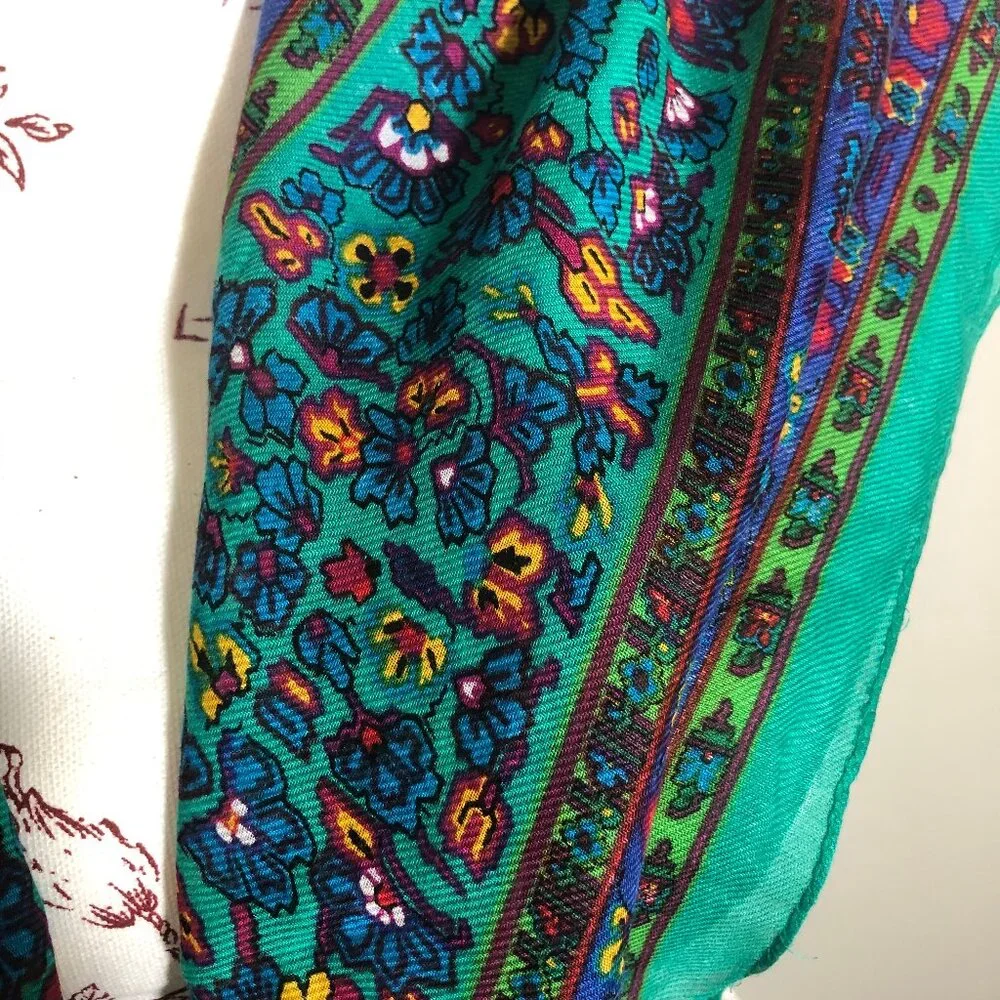 💎 Elevate Your Style: Discover the Vibrant Givenchy-Inspired Scarf 💎